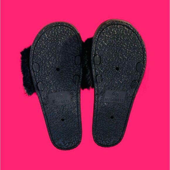 Women’s Fashion Fuzzy Slides - Picture 3 of 3